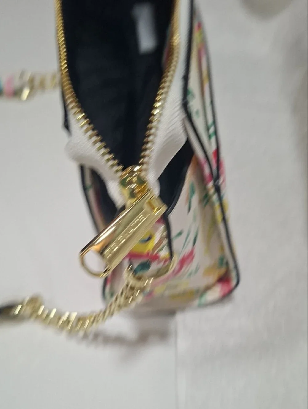 Crazy Deal Steve Madden Floral Zip Tote Bag in Cream